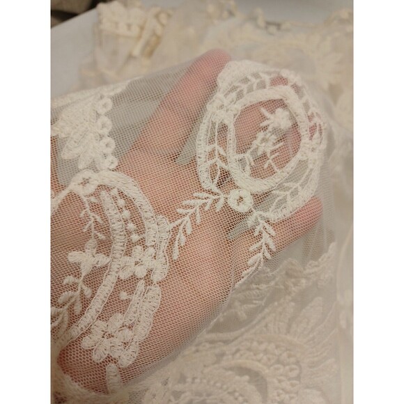 Umgee Women's Short Sleeve See Through Lace Floral Detailed Top Ivory S/M - Picture 5 of 10